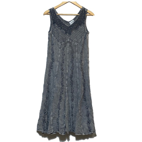 urban celt Dresses & Skirts - Urban Celt sleeveless grey maxi dress with tie waist